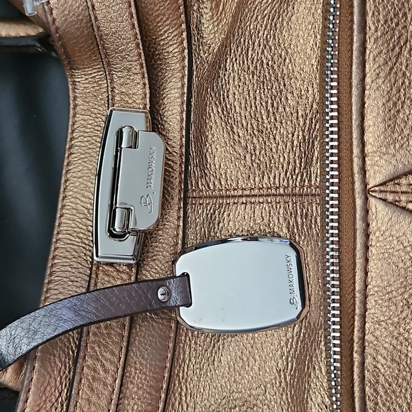 B. Makowsky Pewter Gold Metallic Leather Bag Purse Satchel Handles - Picture 5 of 13